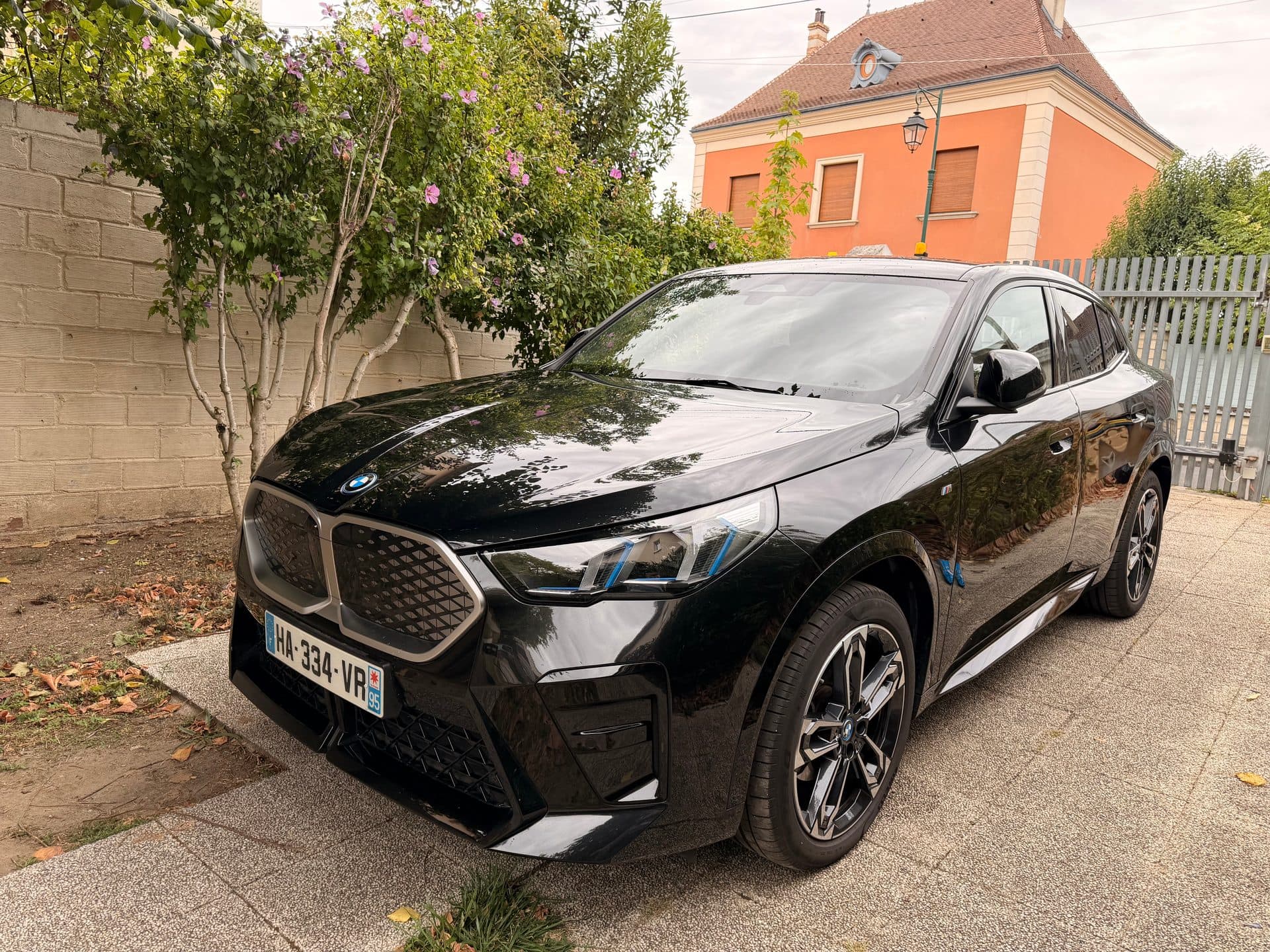 Photo de la BMW IX2 eDrive 20 2024